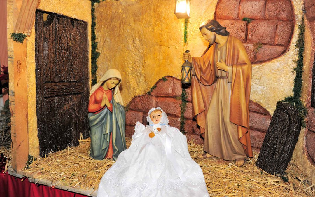 Misa del Gallo y Tradición de Vestir al Niño